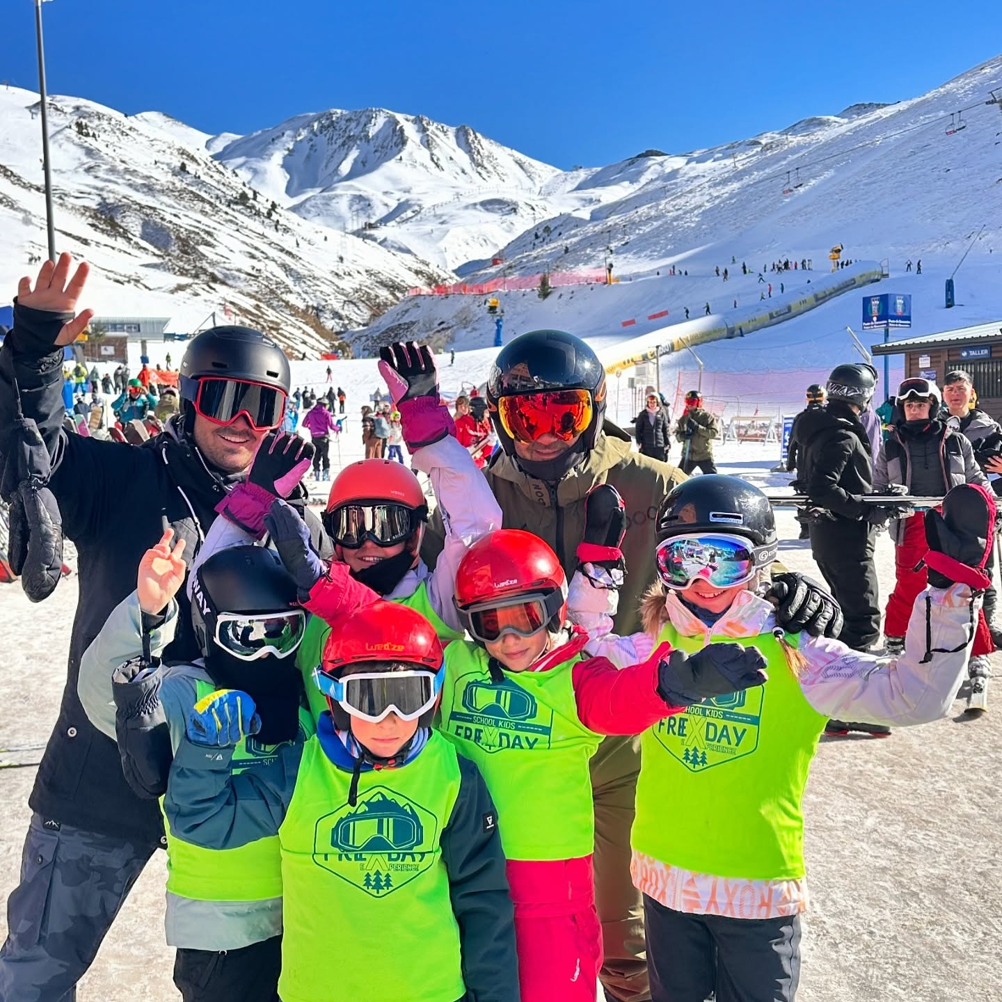 Kinder-Skikurse (7-16 Jahre) für alle Levels mit FreeXDay Astún.