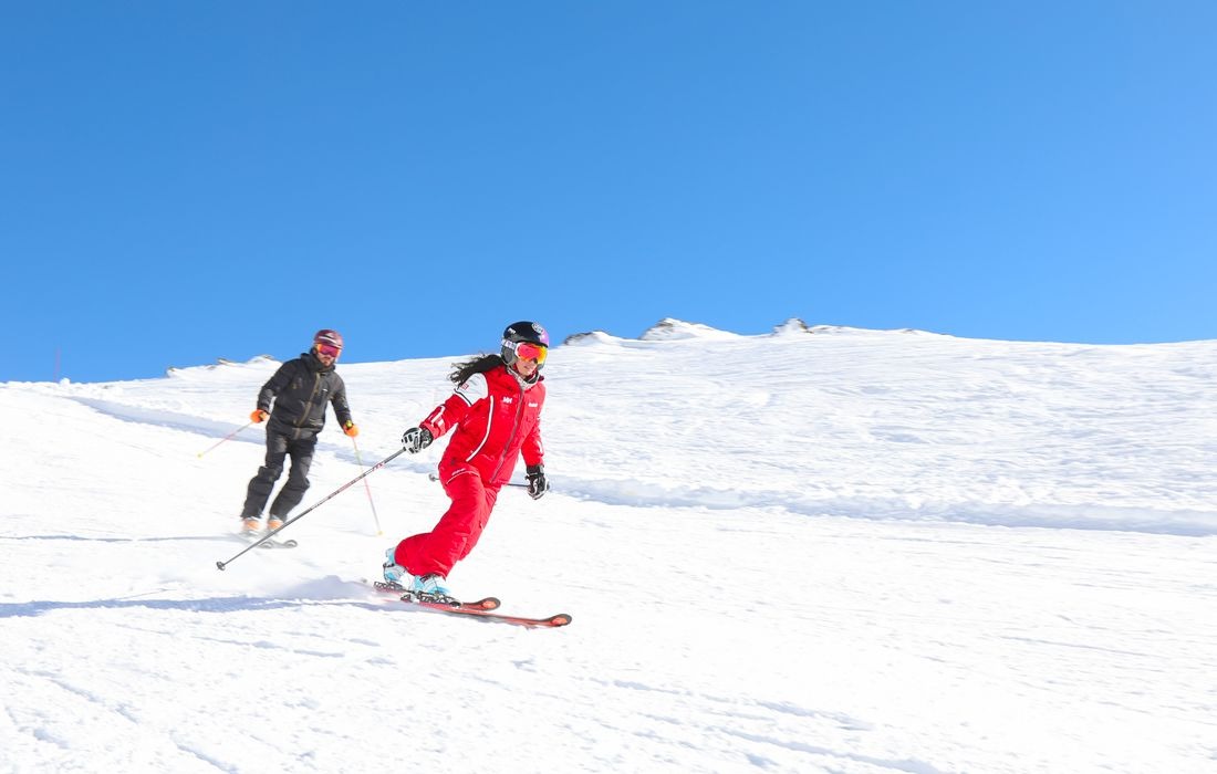 Private Ski Lessons for Adults of All Levels from Ski Shcool ESF Plagne Bellecôte.