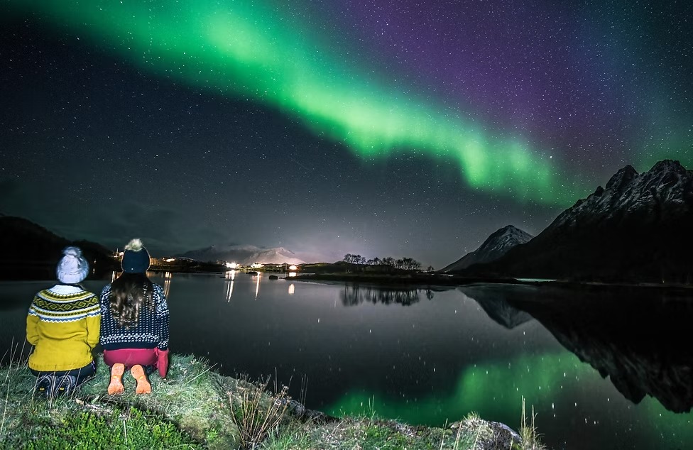 Minivan-Tour zu den Nordlichtern in Vesterålen mit Abholung und Fotos mit Vesterålen Tours Sortland.