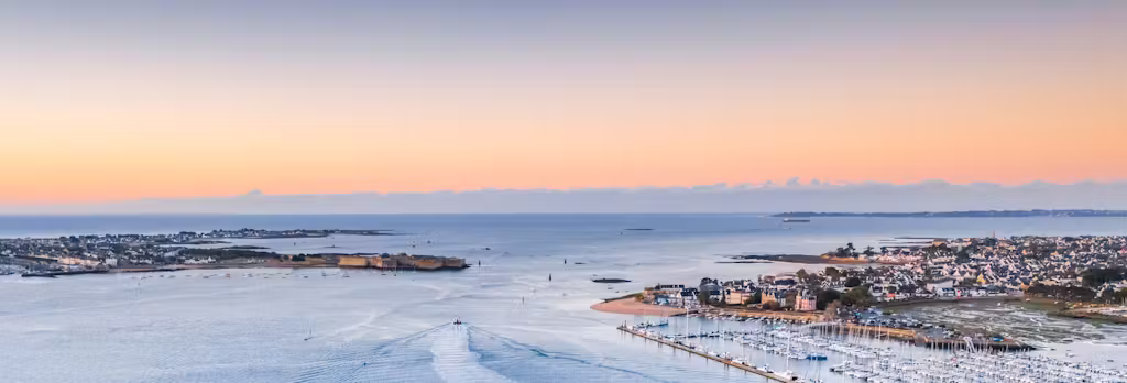 Catamarantocht bij zonsondergang naar Île de Groix.