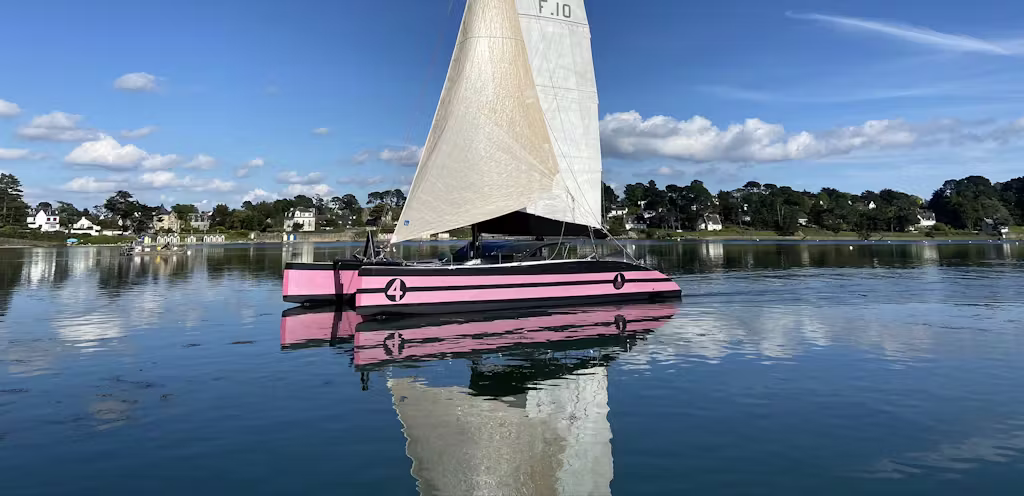 Balade d'une demi-journée en catamaran dans la baie de Concarneau avec Apéritif.