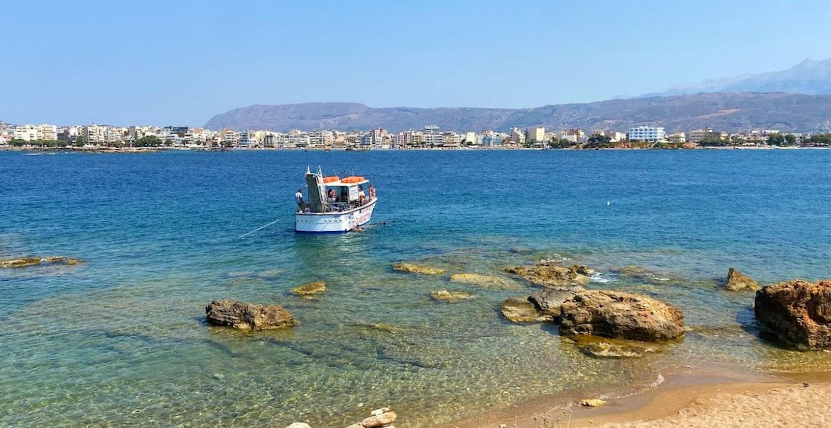 Boottocht van Chania naar Old Venetian Port of Chania met zwemmen & wild spotten met Captain Nestor Chania.