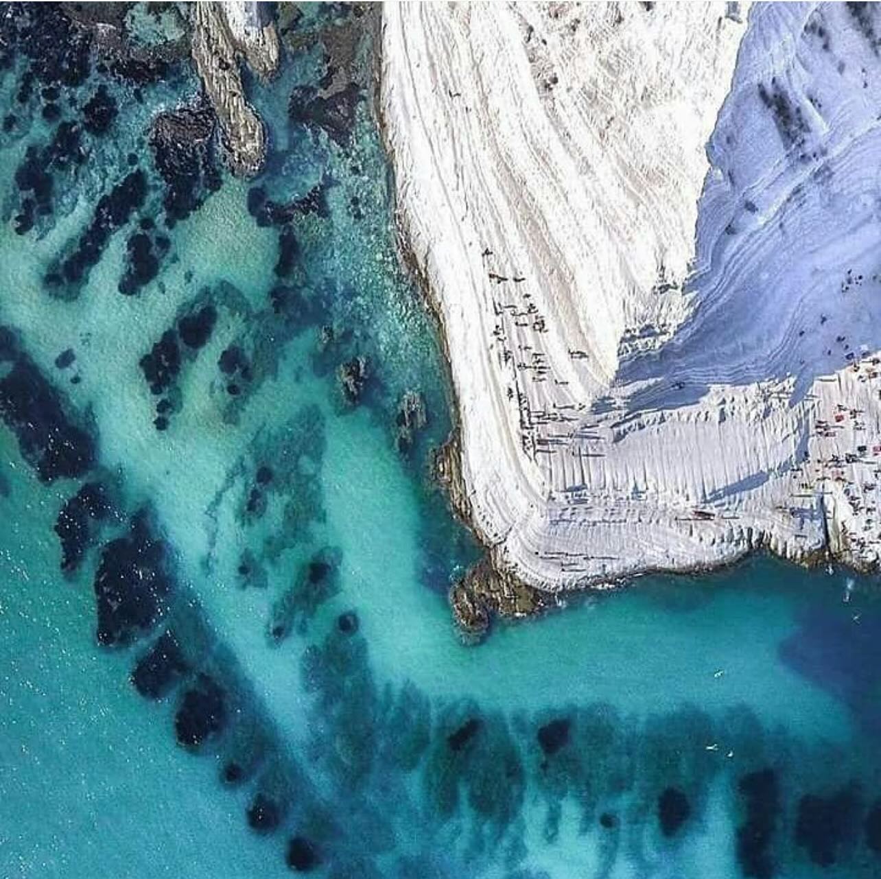 Balade en catamaran vers les Escaliers des Turcs avec snorkeling et apéritif.
