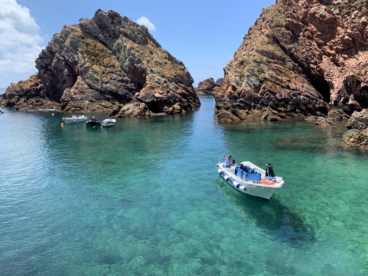 Paseo en barco a las Berlengas y cuevas con recorrido guiado.