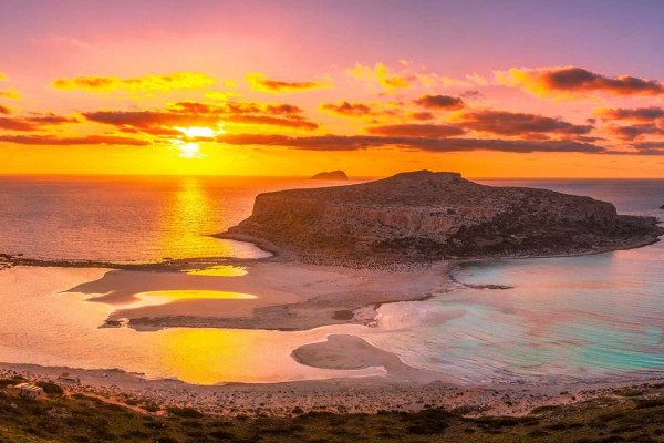 Sunset Catamaran Cruise from Kissamos to Balos Lagoon with SUP & Snacks.
