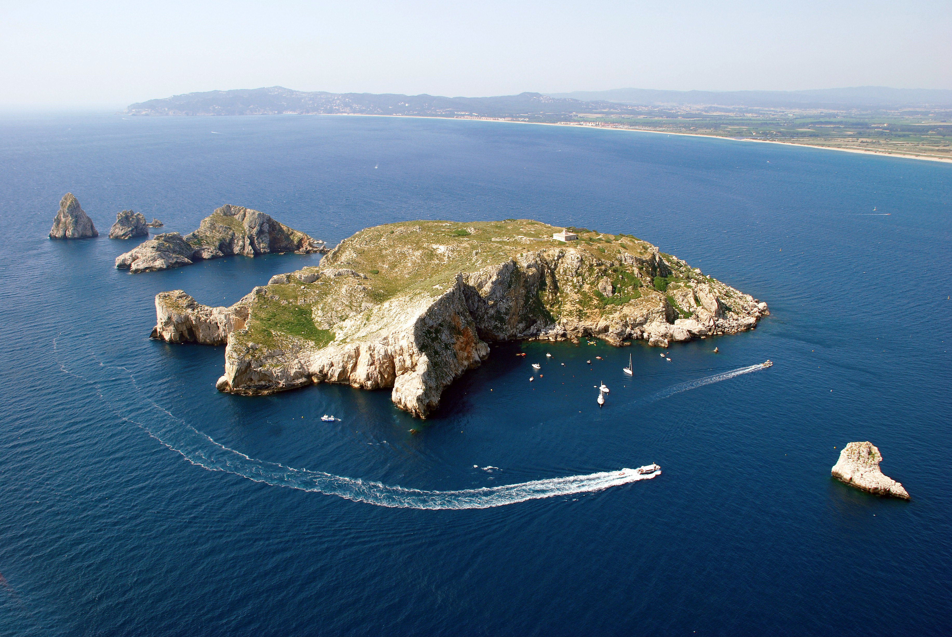 Paseo en catamarán con fondo de cristal a Cap de Creus desde L’Escala con Creuers Mare Nostrum.