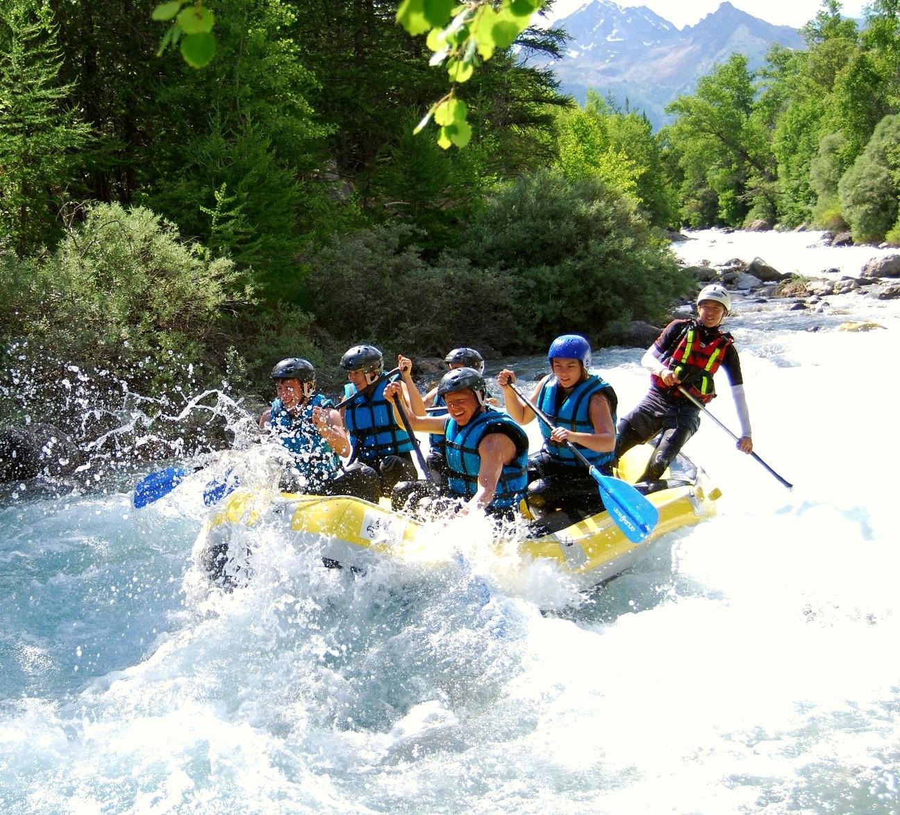 Anspruchsvolle Rafting-Tour in Serre-Chevalier - Chantemerle - Ecrins Nationalpark mit Rivières Evasion Serre-Chevalier.