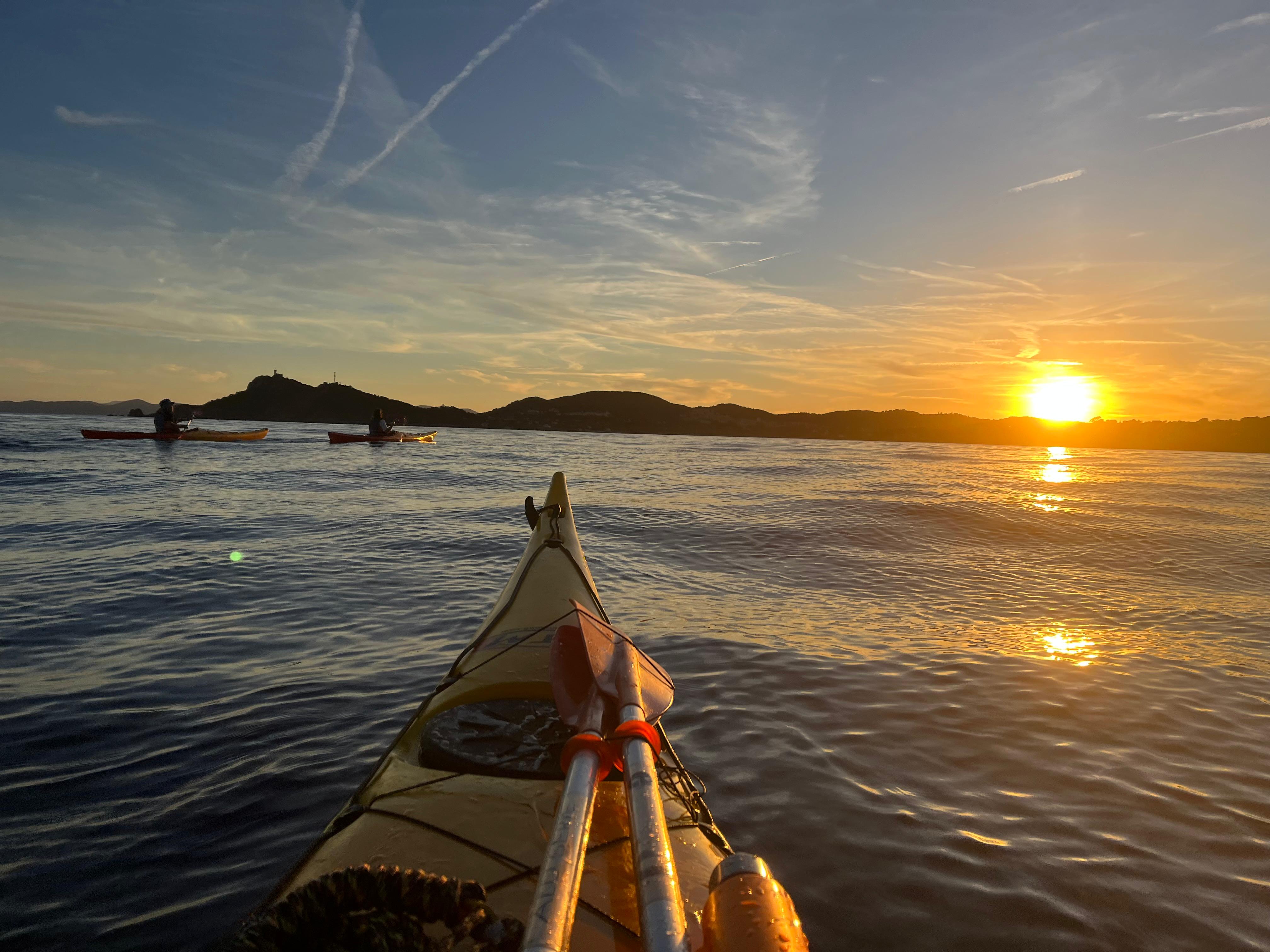 Kayak y piragua fácil en Agay - Les Roches de l'ile des vieilles con Latitude Kayak Mer Agay Estérel.