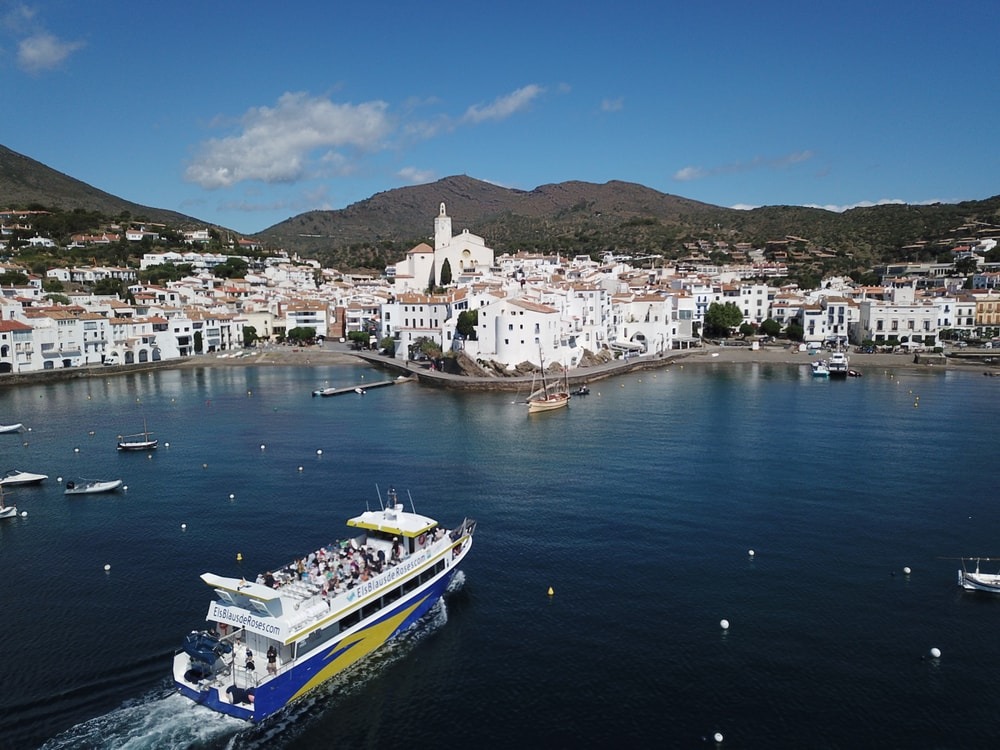 Balade en bateau d'une journée de Roses avec Escale à Cadaqués.