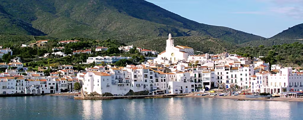 Balade en bateau à la journée au départ de Roses avec arrêt à Cadaqués.