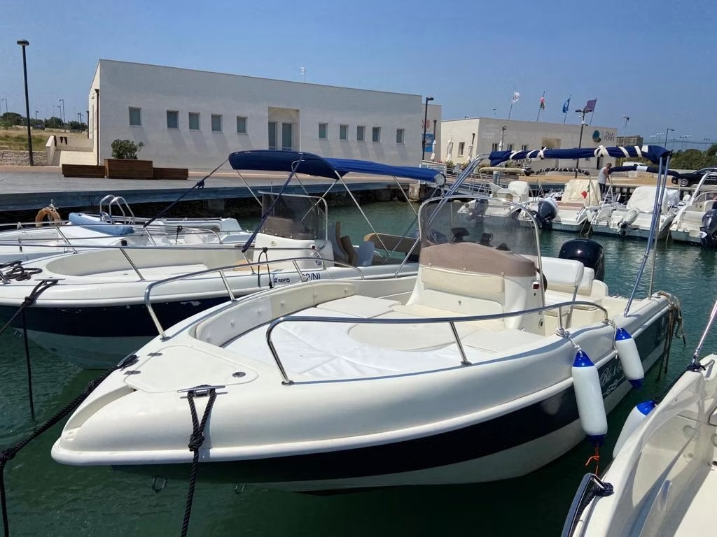 Private Bootstour zu den Höhlen von Polignano a Mare mit Aperitif - 4h30.