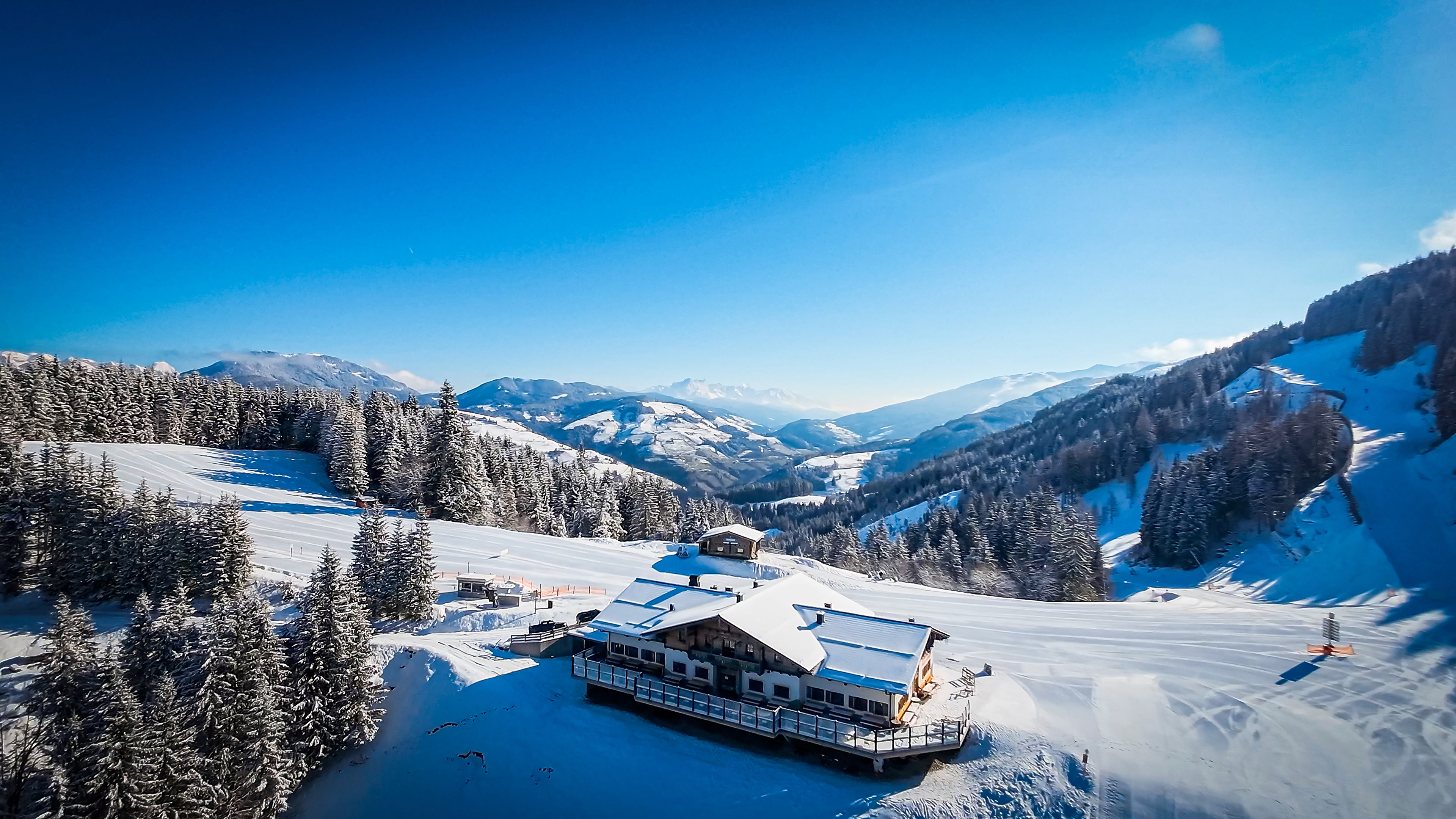 Adults Snowboarding Lessons for All Levels from Ski School Pfeifhofer Alpendorf.