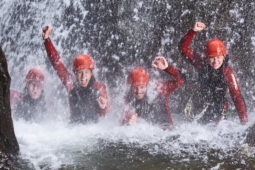 Friends having fun while Canyoning in Alpenrosenklamm - Sports Tour with feelfree Outdoor Professionals Ötztal.