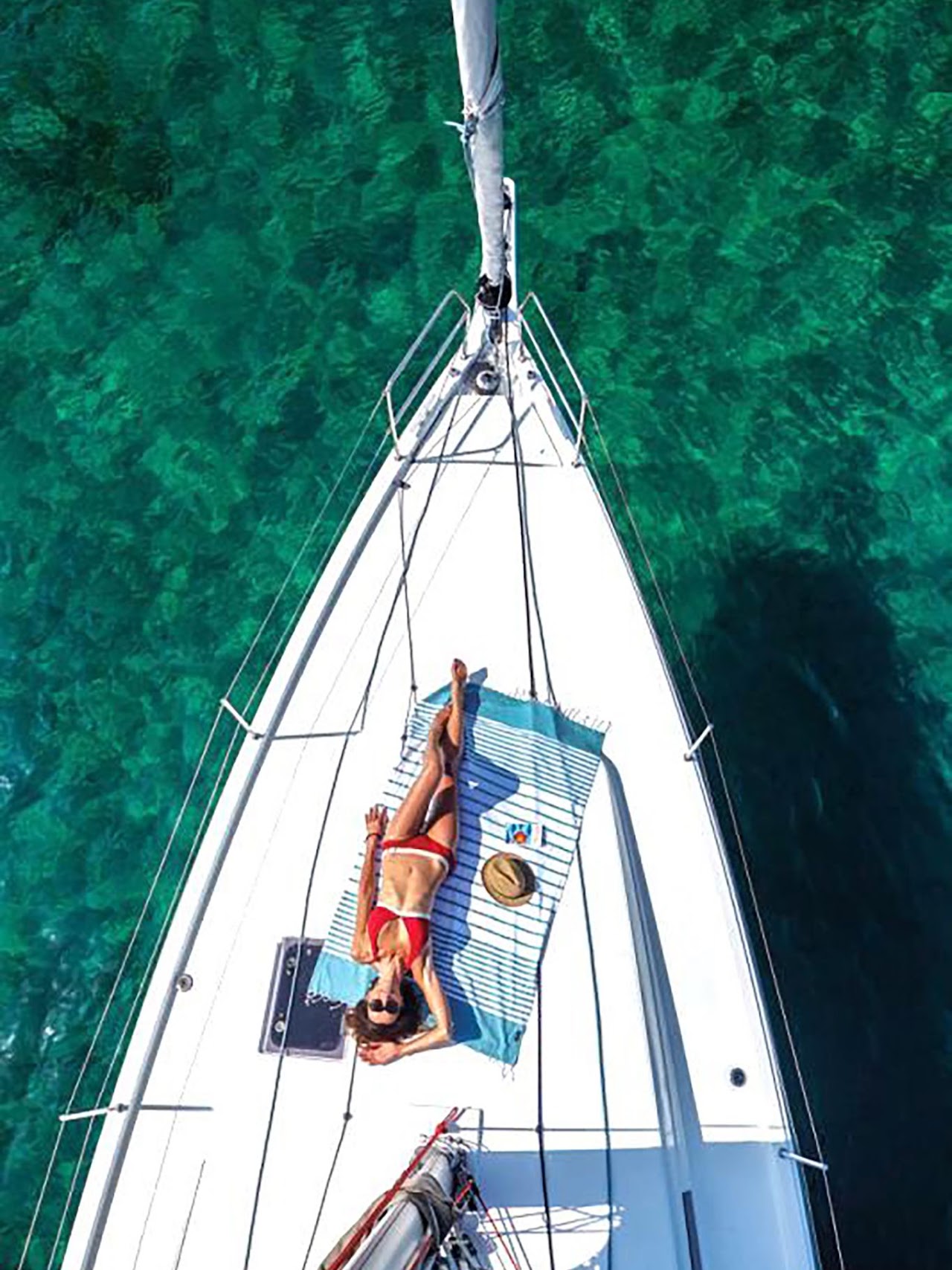 Segelbootstour entlang der Küste von Gallipoli mit Apéritif mit Almalibre Sailing Gallipoli.