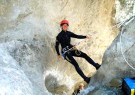 A woman having fun abseiling down a cliff on her Canyoning Starter's Tour for Beginners together with the experienced instructors from Natur Pur Outdoorsports.