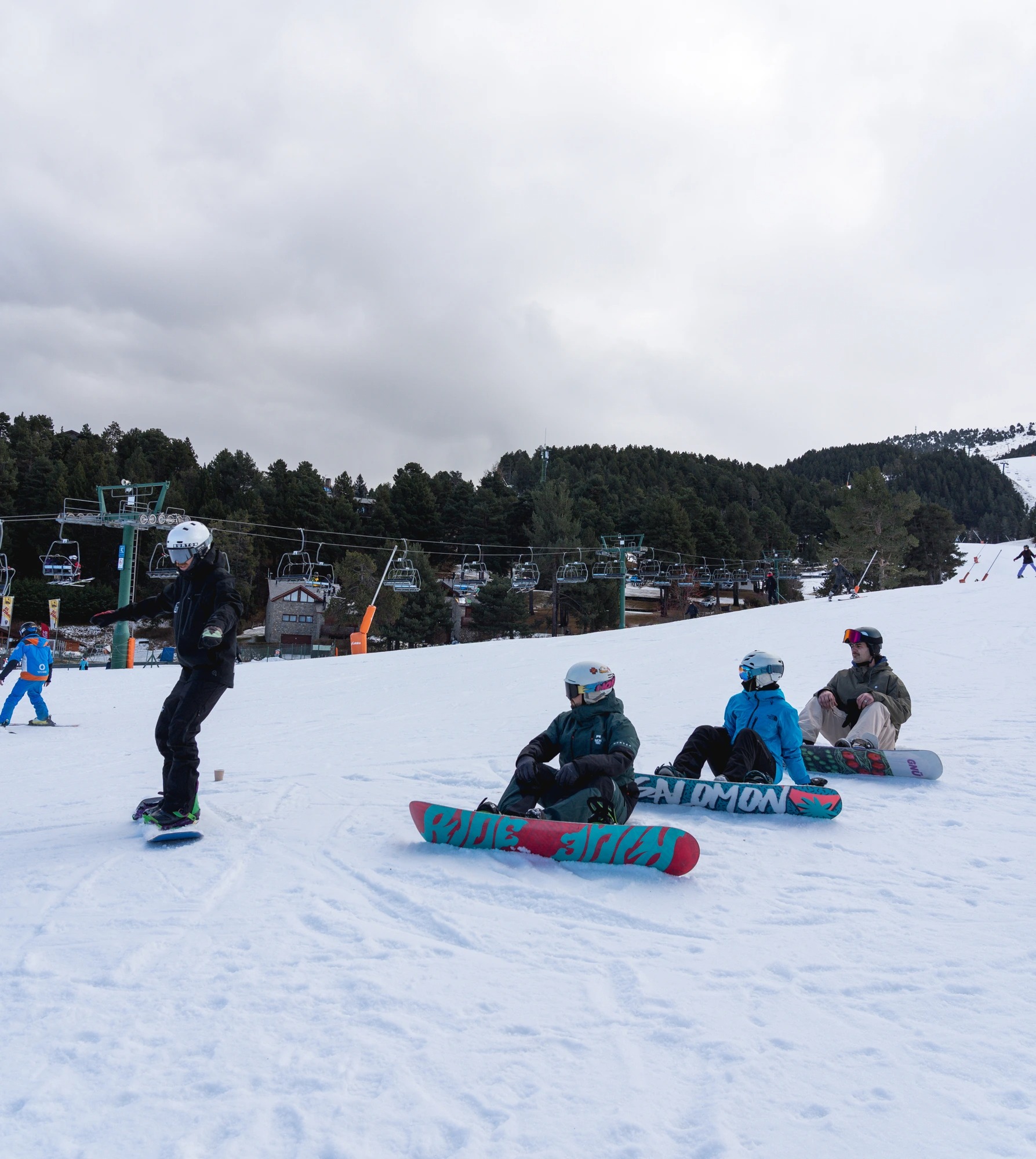 Privé snowboardlessen voor kinderen en volwassenen van alle niveaus met Horizont Experience.