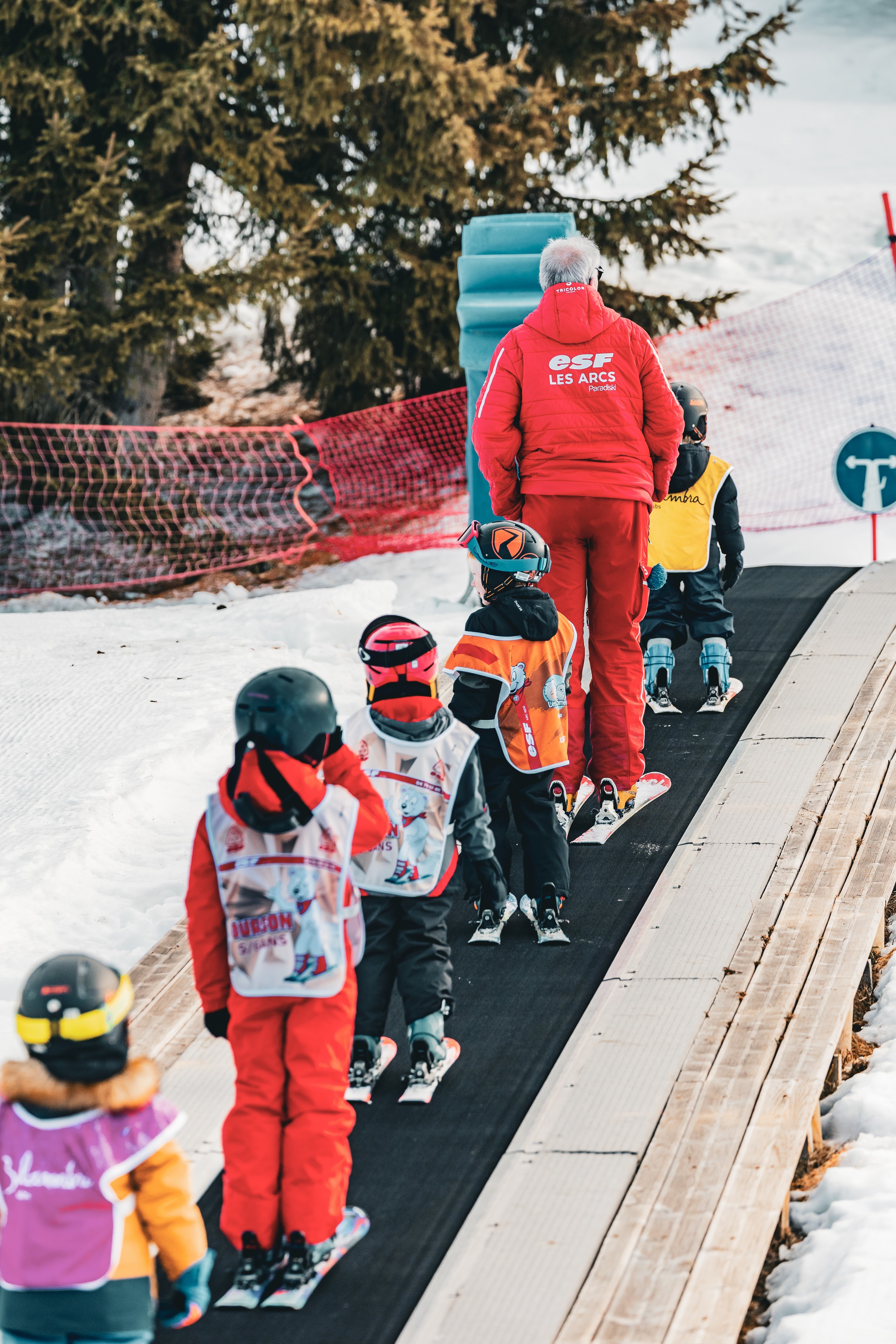 Clases de esquí para niños (3-4 años) - Club Piou-Piou con ESF Arc 1800.
