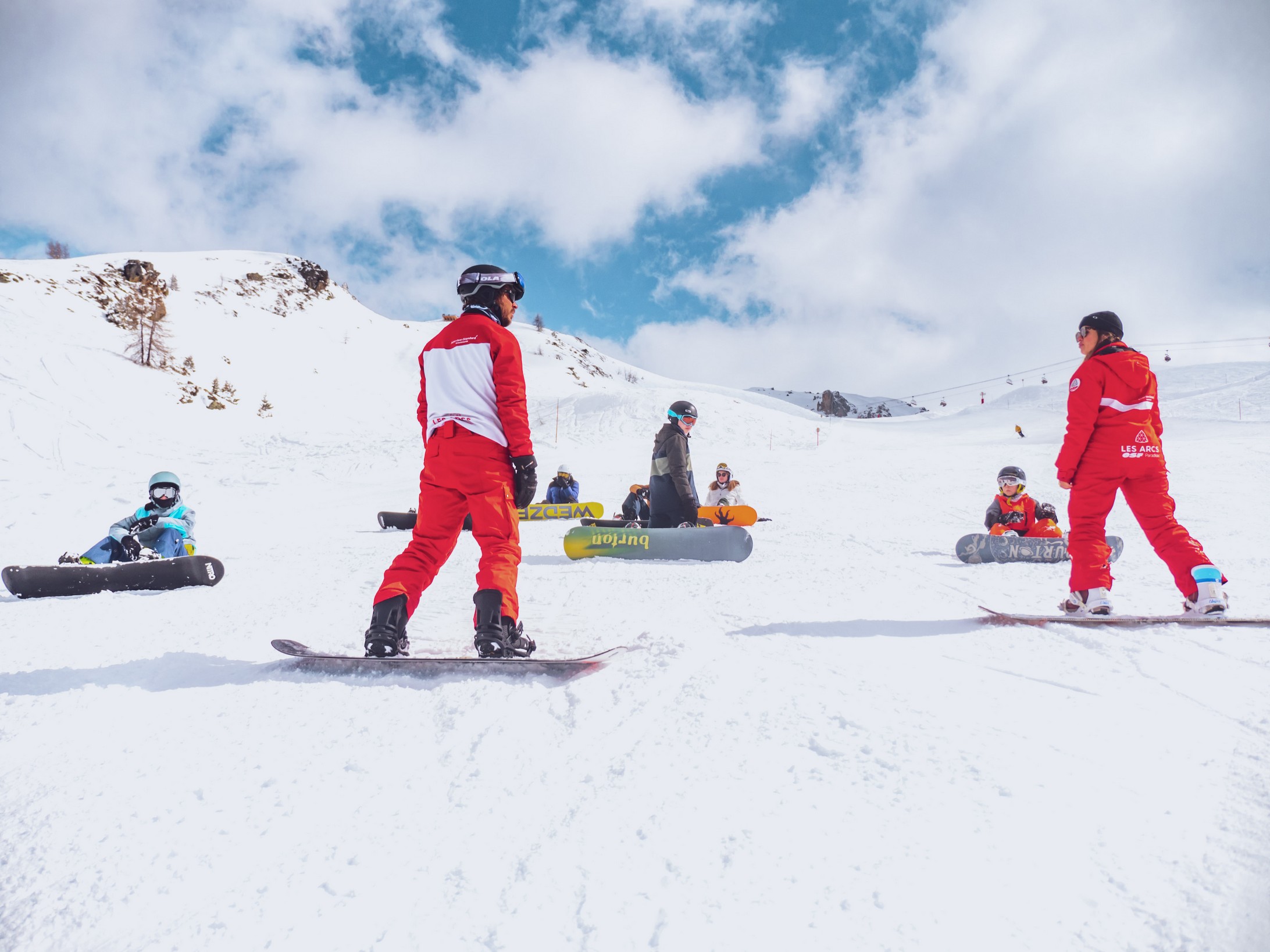 Clases de snowboard para niños (8-12 años) para todos los niveles con ESF Arc 1800.