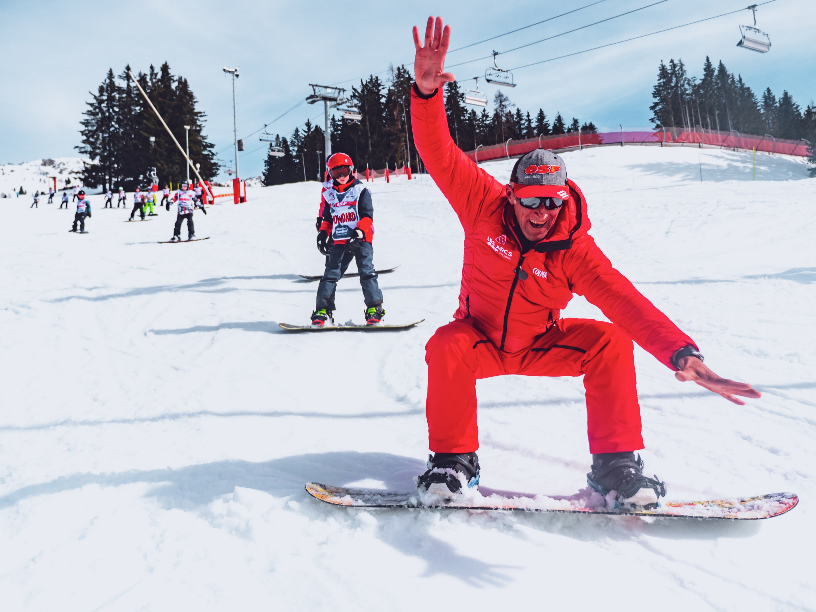 Clases de snowboard para niños (8-12 años) para todos los niveles.