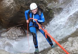 A participant abseiling during the full-day canyoning tour in the Koblache in Dornbirn with The Over and Out Bad Hindelang.