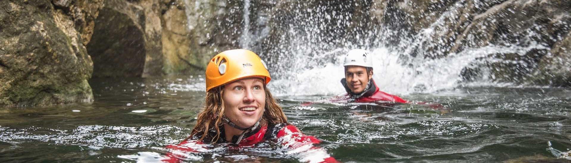 2 participants of the canyoning tour in the Almbachklamm of Zell am See - Fun Tour swim in the water of a natural pool with Adventure Service Outdoorsports.