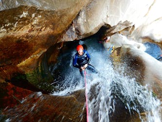 Picture of a man during his Canyoning in the Iragna Canyon in Ticino for Thrill Seekerswith Swiss River Adventures Ruinaulta.