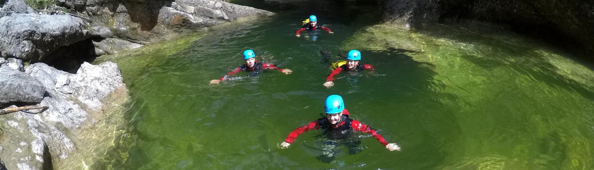 A group of people is enjoying the Canyoning for Beginners - Almbachklamm organised by professional canyoning guides from Bergführer Salzburg.