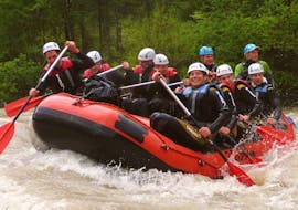 A group during White Water Rafting on the Bregenzer Ach with HIGH 5 outdoor Vorarlberg.