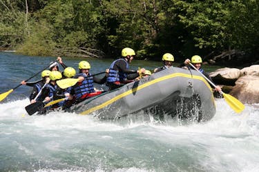 Een groep tijdens Fun Rafting op de Isel in Lienz met CAM & COOL'S Kärnten & Osttirol