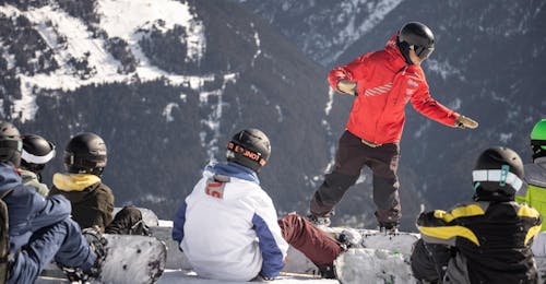 Snowboardkurs für Kinder und Jugendliche (9-15 J.) für alle Levels mit Skischule Vacancia Sölden Snowboardkurs für Kinder und Jugendliche (9-15 J.) für alle Levels mit Skischule Vacancia Sölden.