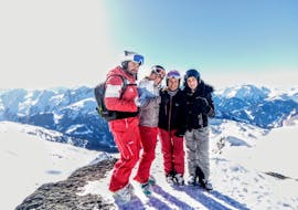 The ski instructor takes a photo with his students at the adult advanced ski lessons in Zell am Ziller with the Skischule Lechner Zell am Ziller.