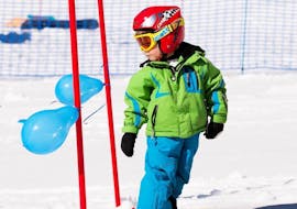 A kid is enjoying the first steps on skis during the Trial Kids Ski Lessons "Dreamland" (4-6 years) - Beginners with an instructor from the ski school NTC Skischule Oberstdorf.