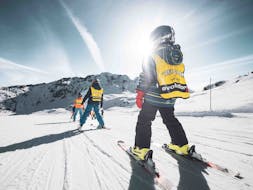 Clases de esquí para niños a partir de 4 años para todos los niveles con Arc Aventures by Evolution 2 1800 .
