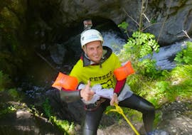 A bachelor is dressed up with funny accessories for the Canyoning in the Alpenrosenklamm in Ötztal - Stag Party with CanKick Ötztal.