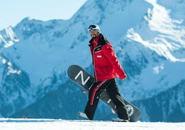 Kids & Adults Snowboarding Lessons for Beginners from Skischule Sunny Finkenberg.