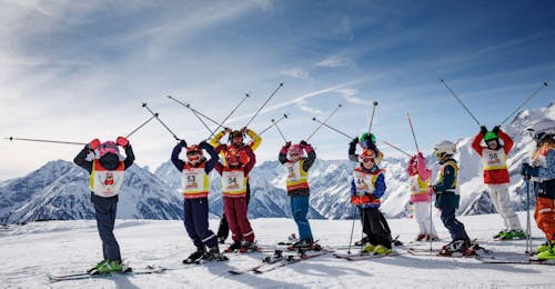 Kinderskilessen (4-14 j.) voor gemiddelde skiërs met Skischule Sunny Finkenberg Kinderskilessen (4-14 j.) voor gemiddelde skiërs met Skischule Sunny Finkenberg.