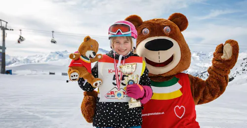 Lezioni di sci per bambini a partire da 4 anni principianti assoluti con Skischule Sunny Finkenberg Lezioni di sci per bambini a partire da 4 anni principianti assoluti con Skischule Sunny Finkenberg.