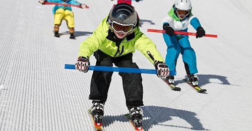 Cours de ski Enfants dès 4 ans pour Tous niveaux avec Skischule Pöschl am Arber Cours de ski Enfants dès 4 ans pour Tous niveaux avec Skischule Pöschl am Arber.