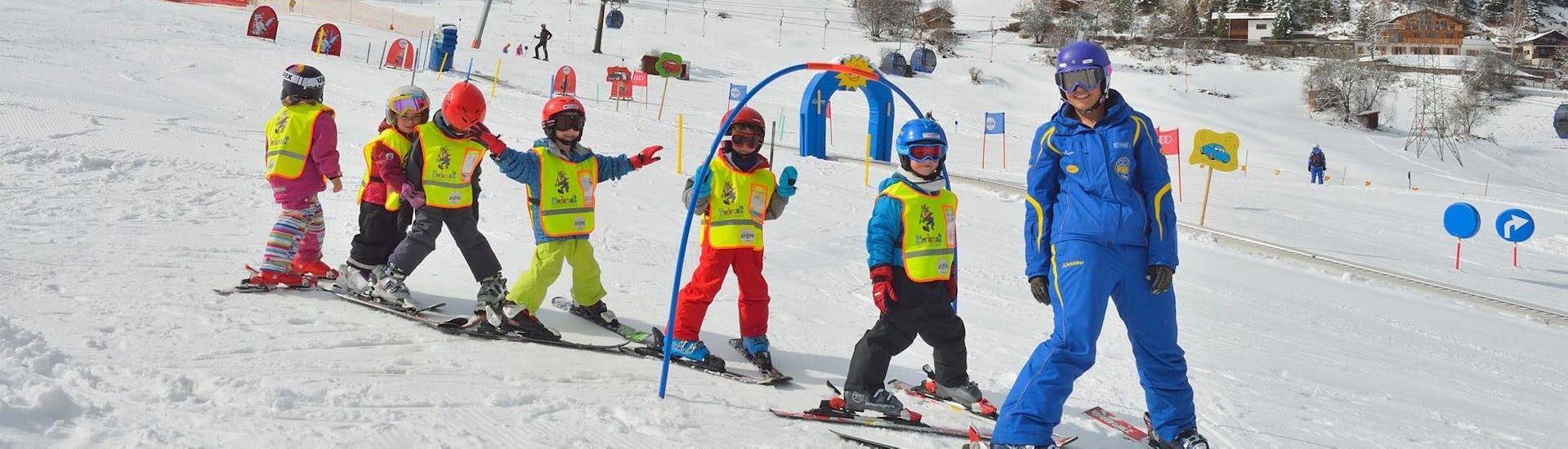 Lezioni di sci per bambini (5-12 anni) per tutti i livelli.