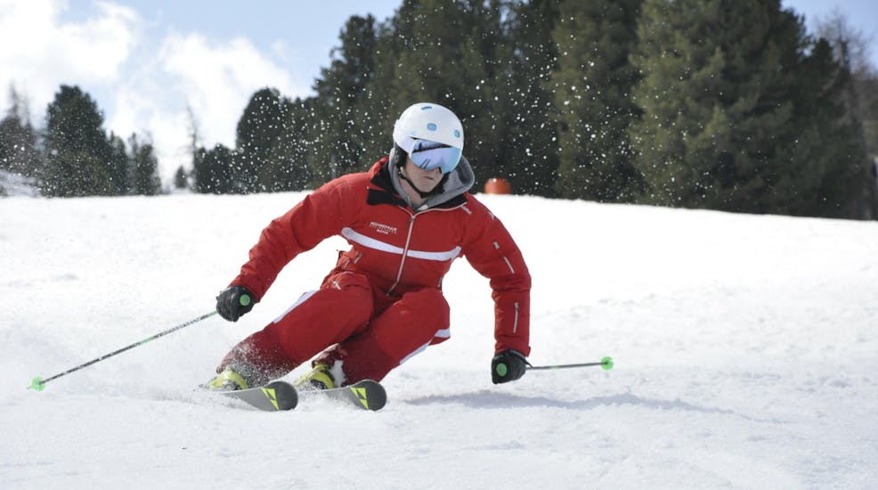 A ski instructor of the Kreischberg - Mayer ski school during the adult ski lessons for advanced skiers.