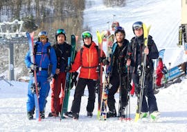 4 skiers took a private ski lesson in Serre-Chevalier and are enjoying their time with their instructor of ESI Generation. 
