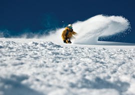 An experienced skier is going through pristine powder during a freeriding lesson in Serre-Chevalier with ESI generation.