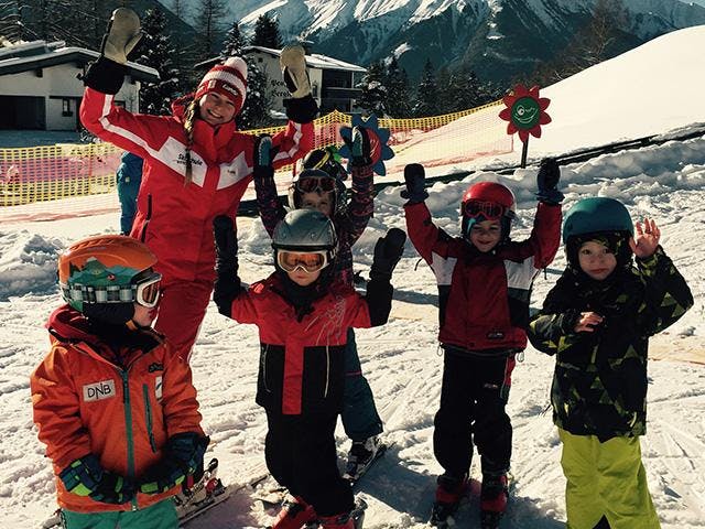 Kinder-Skikurs (5-14 J.) für alle Levels - Ganztags mit Skischule Mösern - Seefeld Kinder während eines Kinder-Skikurs (5-14 J.) für alle Levels - Ganztags mit Skischule Mösern - Seefeld.