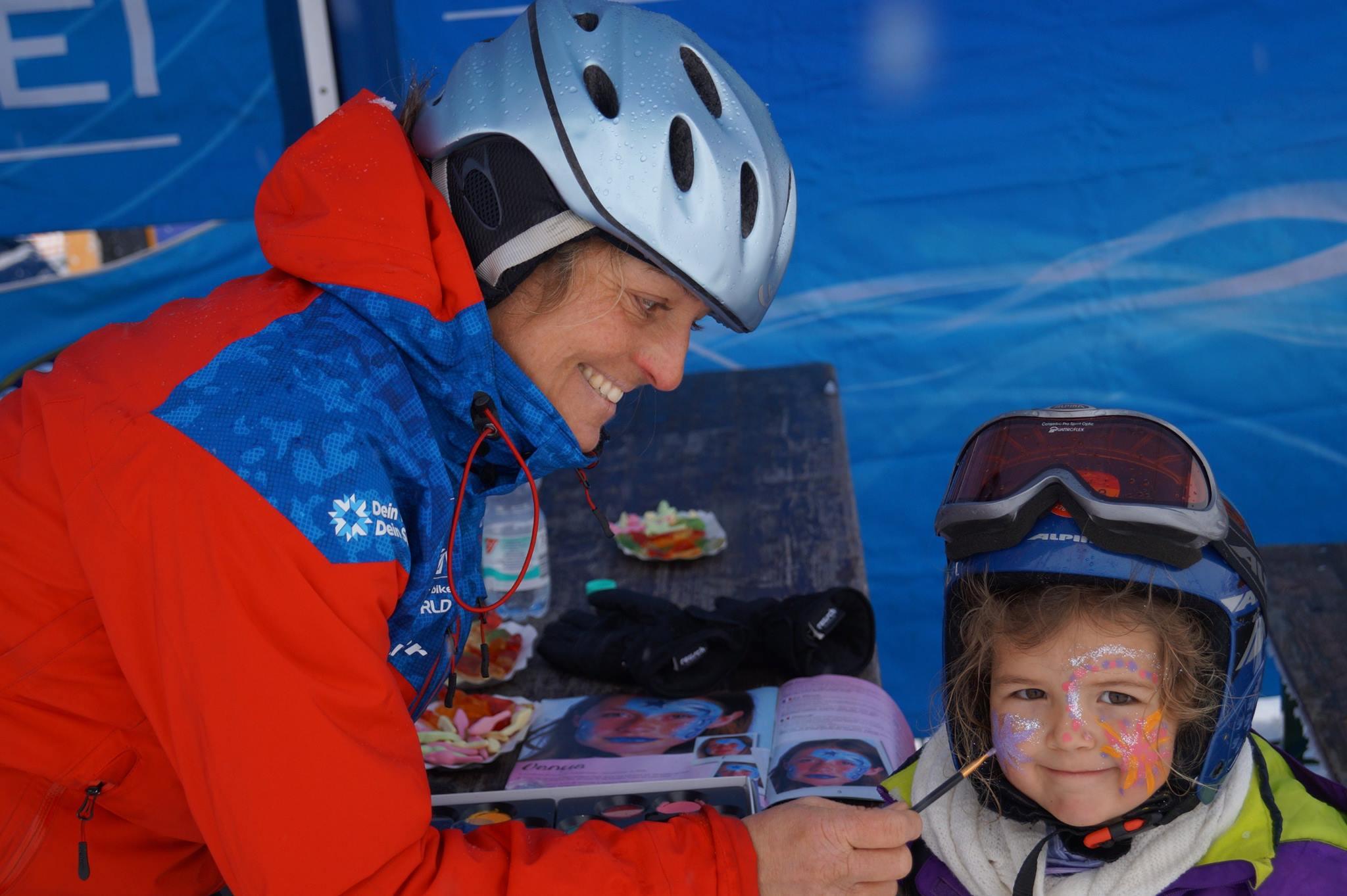 Children's face-painting at the alpine and winter sports school TOP ON SNOW Sudelfeld