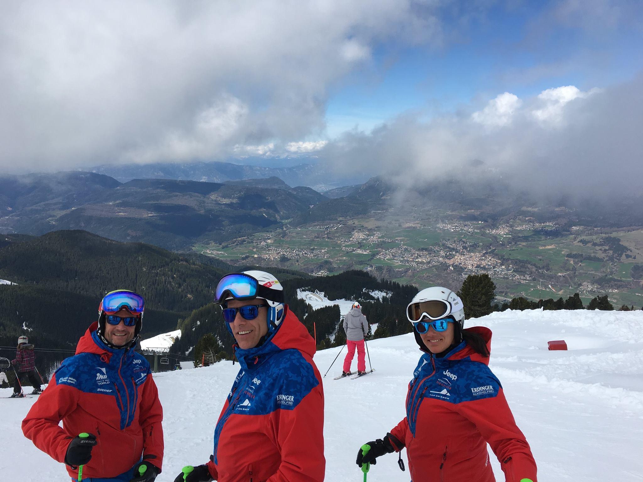 View of the valley at the Suderfeld valley and the skiing instructors of the TOP ON SNOW Sudelfeld Alpine and Winter Sports School