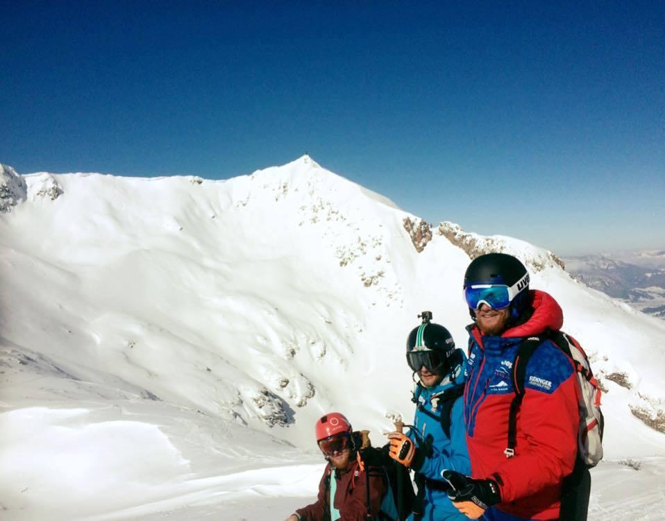 Small group at the summit with Alpine and Winter Sports School Top On Snow Sudelfeld