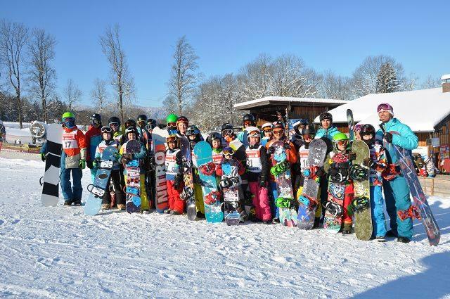 Group photo at the snowboard course with the Alpine and Winter Sports School TOP ON SNOW Sudelfeld