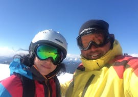 A woman is participating in private ski lessons for adults of all levels with Richi's Skischule Kreischberg.