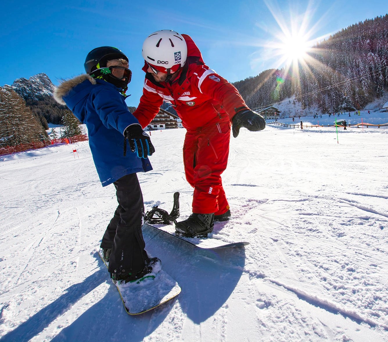 Snowboardlessen vanaf 4 jaar voor alle niveaus met Scuola di Sci e Snowboard Selva.