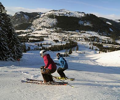Lezioni di sci per adulti per tutti i livelli con Ski & Snowboard School Ostrachtal.